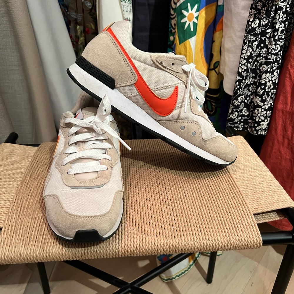 Nike Venture Runner Beige and Orange - Men’s 6.5, Women’s 8